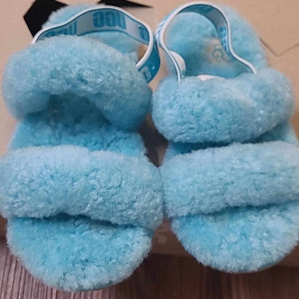 UGG Kids Fluffy Aqua‎ Sandals used good condition.